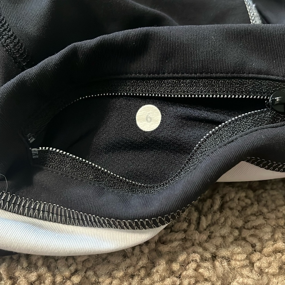 Lululemon size 6 workout capris